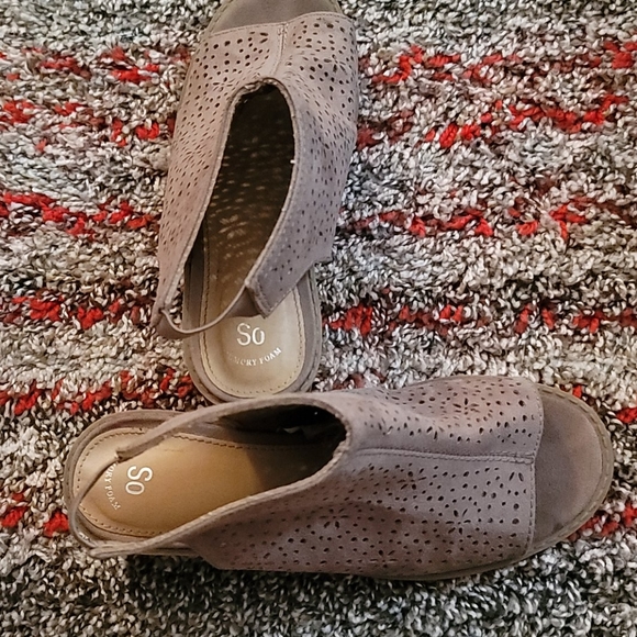 Sandals - Picture 2 of 2